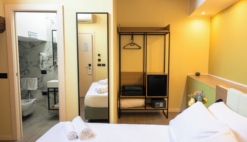 Habitación clásica con 1 cama doble o 2 individuales, baño privado