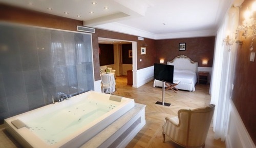 Suite, bañera de hidromasaje