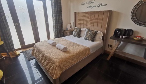 Habitación doble, baño privado (Private Hot Tub)