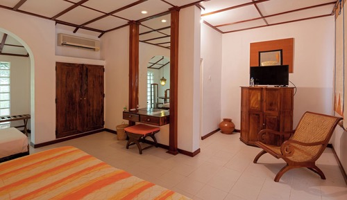 Habitación triple superior, 1 habitación, baño privado, vistas al jardín