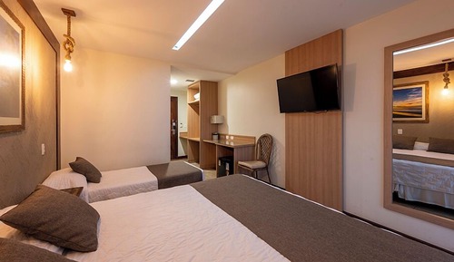 Habitación triple Deluxe, vistas parciales al mar