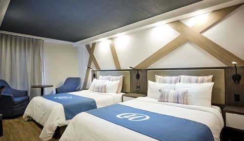 Habitación clásica, 2 camas de matrimonio, vistas a la piscina