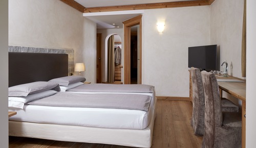 Habitación superior con 1 cama doble o 2 individuales
