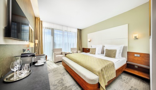 Deluxe Double Room with Golf Course View and Balcony