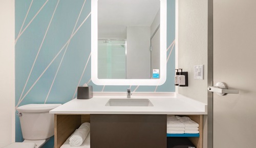 Habitación estándar, 2 camas de matrimonio (Communication Accessible)