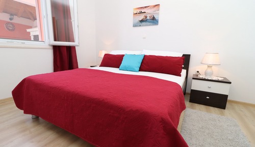 Casa (Five Bedroom Holiday Home with Pool)