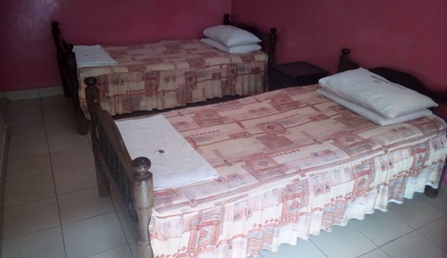 Habitación con 2 camas individuales