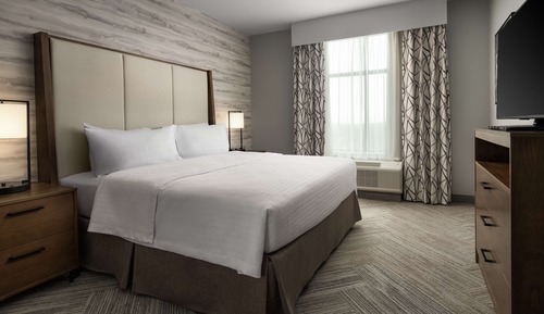 Suite, 1 cama de matrimonio grande con sofá cama, accesible para personas con discapacidad, bañera