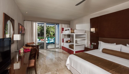 Family Club Room - Pool Access, Pool View