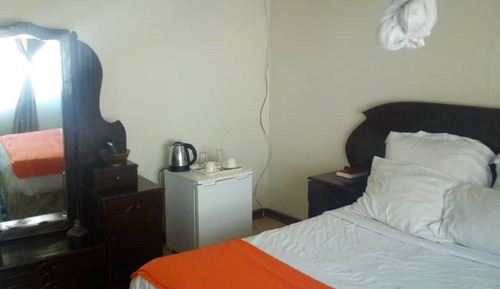 Apartamento familiar, cocina básica, en la zona del jardín
