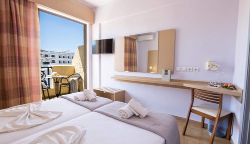 Habitación básica con 1 cama doble o 2 individuales