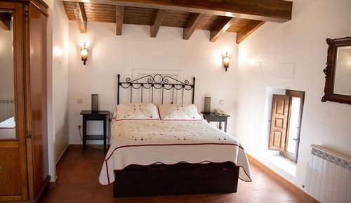 Habitación Doble Abuhardillada
