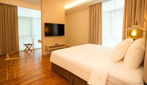 Premier One-Bedroom Suite