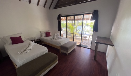 Bungalow, junto al lago (10)