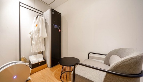 Deluxe Double Styler - OTT services free viewing, Latex motion bed, Bathtub, Safe, Free parking