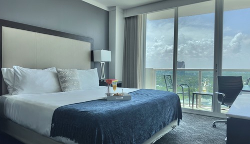 Estudio Deluxe, vistas parciales al mar