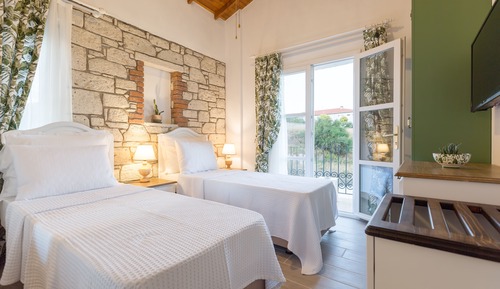 Habitación superior con 1 cama doble o 2 individuales