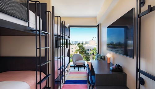 Habitación, varias camas
