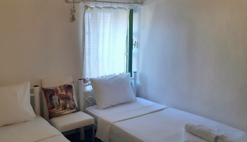 Habitación con 2 camas individuales