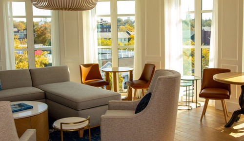 Ático, 1 cama de matrimonio grande, vistas al puerto deportivo, en esquina