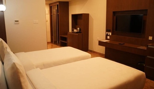 Habitación básica con 2 camas individuales