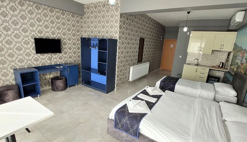 Family Suit Room