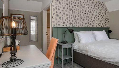 Habitación clásica con 1 cama doble o 2 individuales, baño privado