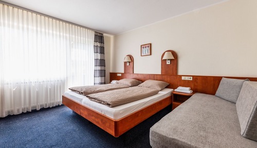 Habitación doble, baño privado (mit Balkon)