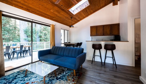 Cabaña, 1 cama de matrimonio con sofá cama, cocina básica, en la zona del jardín