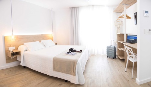 Habitación superior con 1 cama doble o 2 individuales