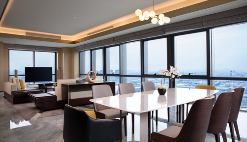 Suite presidencial, Acceso al salón del club