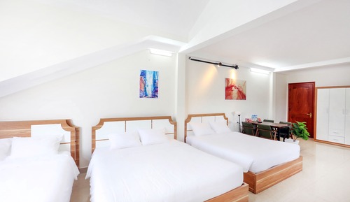 Habitación familiar, varias camas, balcón