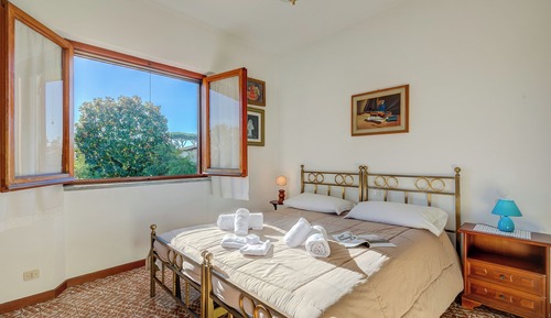 Casa familiar, 2 habitaciones, junto a la montaña (Casa Vittoria 800m from sea)