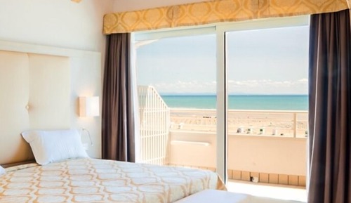 Habitación Deluxe doble, vistas parciales al mar