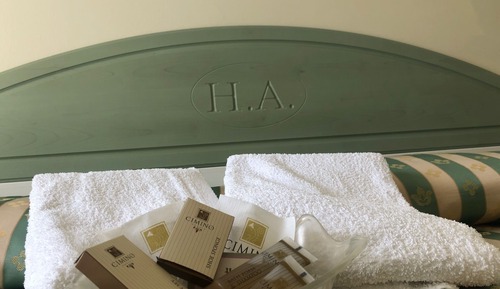Habitación estándar con 1 cama doble o 2 individuales