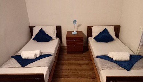 Habitación clásica con 1 cama doble o 2 individuales, baño privado