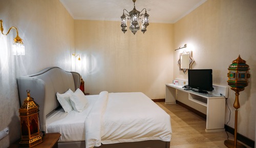 Habitación básica con 1 cama doble o 2 individuales