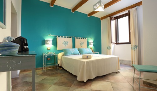 Habitación Deluxe con 1 cama doble o 2 individuales, baño privado (Corallo)