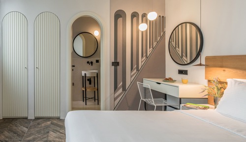 Habitación superior con 1 cama doble o 2 individuales, vistas al jardín