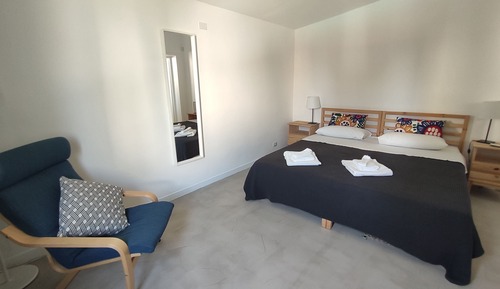 Habitación estándar con 1 cama doble o 2 individuales, baño privado, vistas a la piscina