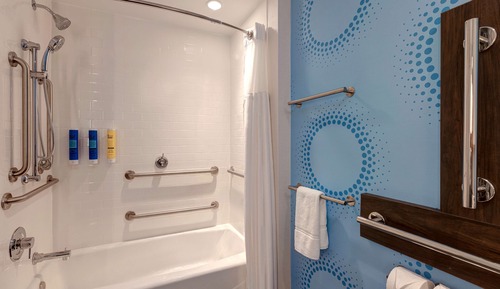 Habitación, 2 camas de matrimonio, accesible para personas con discapacidad, bañera