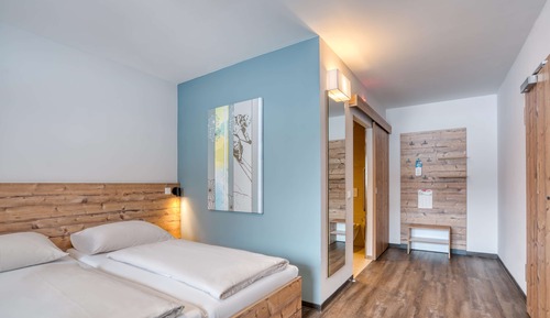 Habitación estándar con 1 cama doble o 2 individuales, accesible para personas con discapacidad
