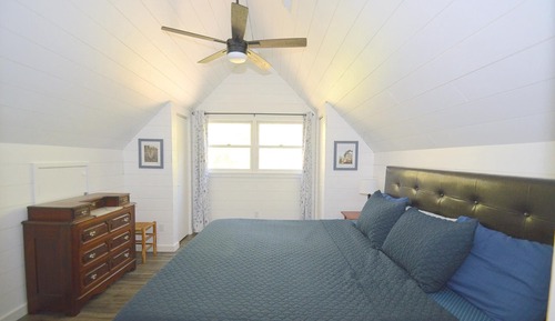 Casa, varias camas (Rosies Creekside Retreat - 3 BR Escap)