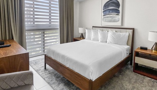 Habitación estándar, 1 cama de matrimonio, vistas al campo de golf (Grand Room Partial Golf View)