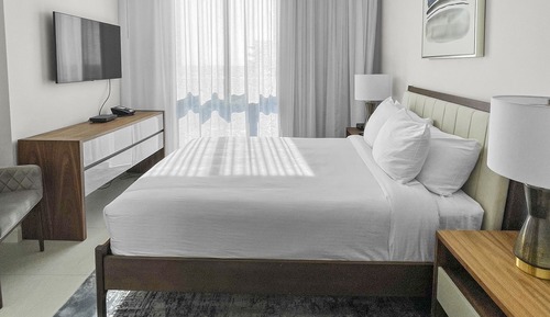 Suite, varias camas, vistas al campo de golf