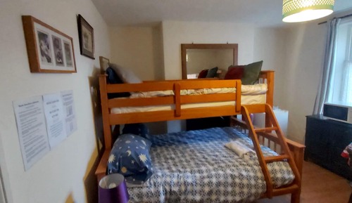 Dormitorio compartido económico, solo para hombres