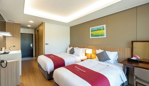 Habitación, no fumadores (1 Dbl Bed, 1 Sg Bed, 3 Bedding Sets)