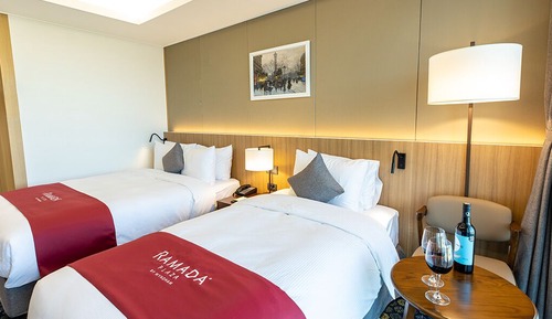 Deluxe Twin Partial Ocean (2 Yeosu Bambada Beers /Gat Kimchi 1KG /Pool Access for 1) + Ziptrek for 1