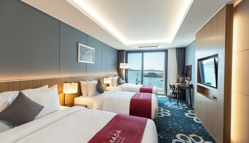 Premier Family Ocean (2 Yeosu Bambada Beers / Gat Kimchi 1KG / Pool Access for 1) + Ziptrek for 1