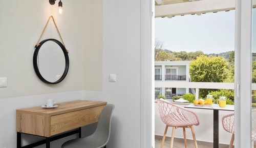 Habitación Deluxe con 1 cama doble o 2 individuales, vistas a la piscina